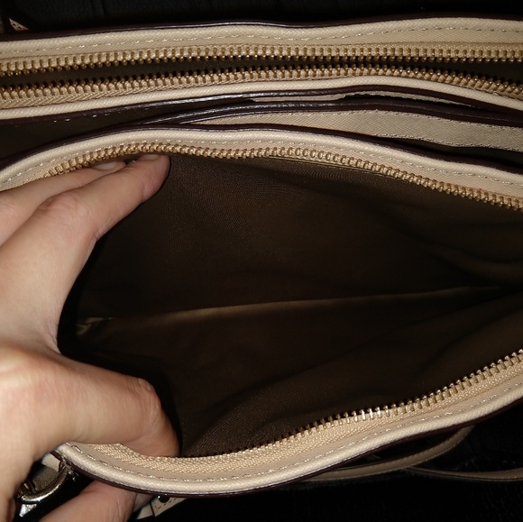 Authentic Coach shoulder bag (NWOT) - Picture 6 of 7
